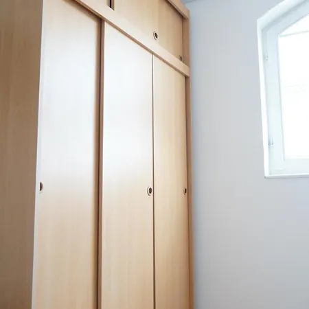 Nada 3* Drvenik