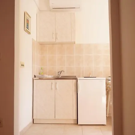 Nada Pensión 3*