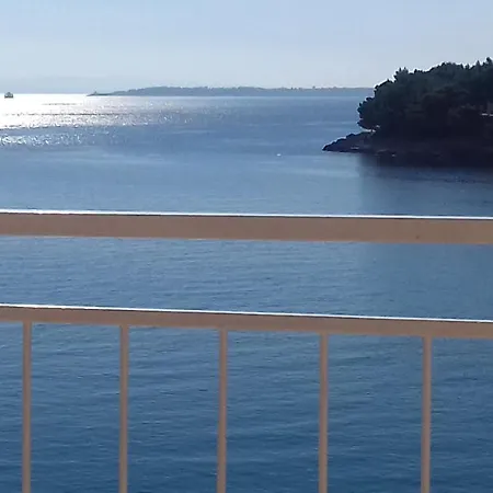 Nada Pensión 3*